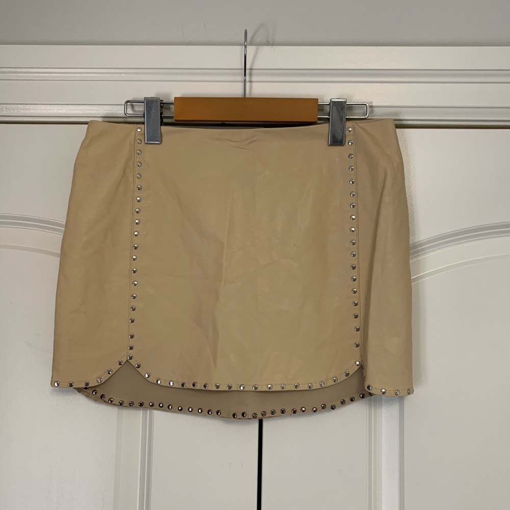 ❤️Faux Leather Silver Studded Mini Skirt Cream M